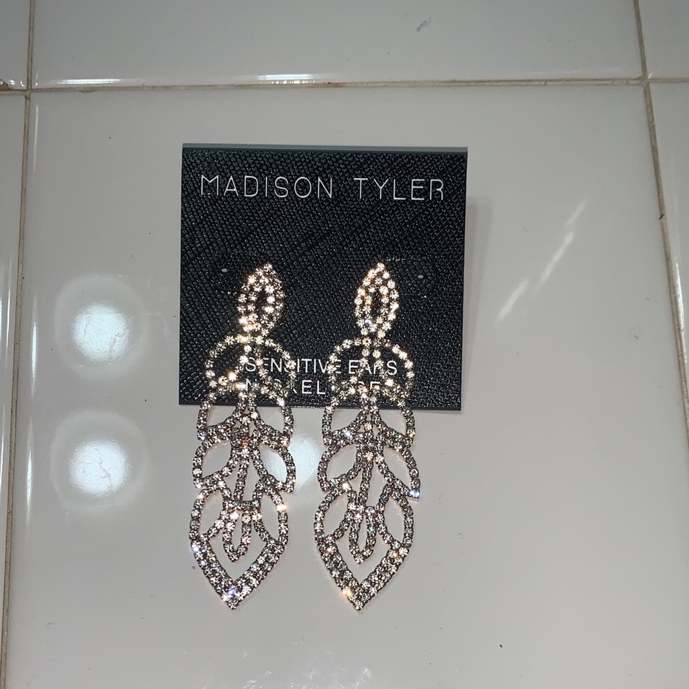 New Madison Tyler Sparkling Silver Leaf Earrings